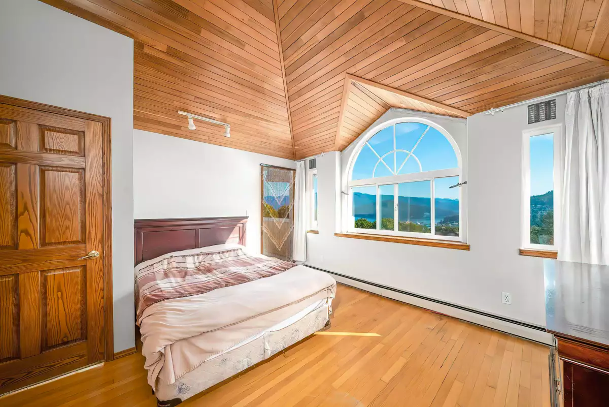 Mudroom Photo of 125 N Warwick Avenue, Burnaby, BC