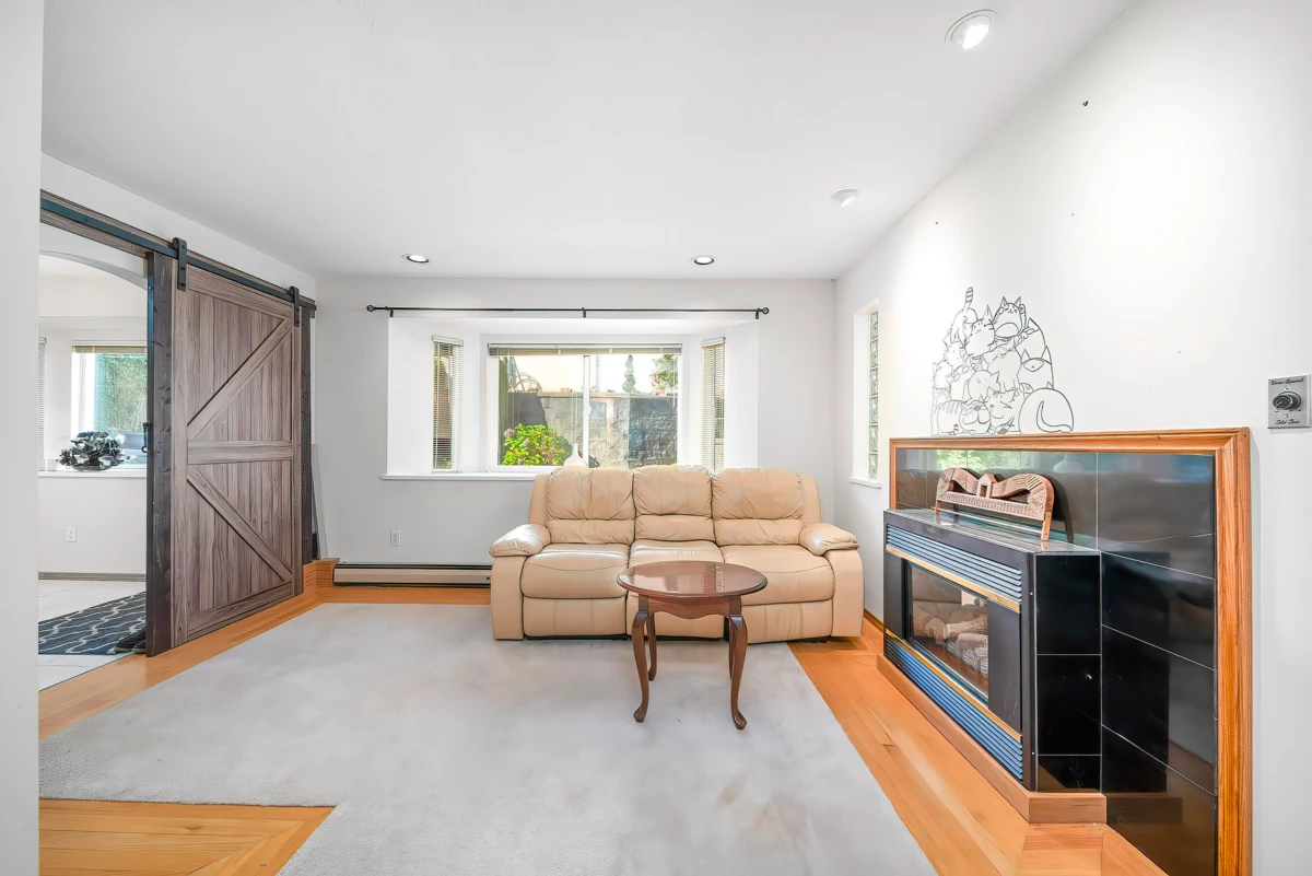 Powder Room Photo of 125 N Warwick Avenue, Burnaby, BC