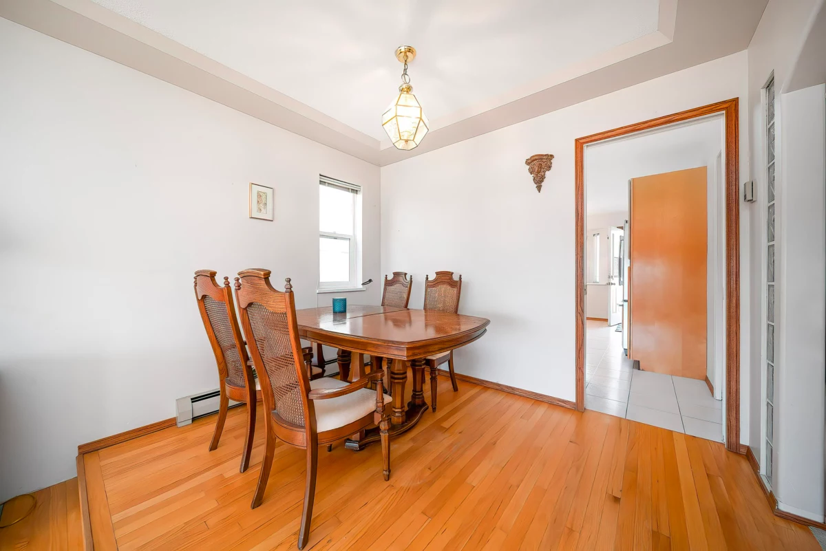 Primary Bathroom Photo of 125 N Warwick Avenue, Burnaby, BC
