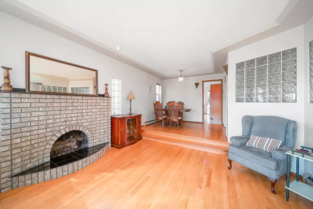 Primary Bedroom Photo of 125 N Warwick Avenue, Burnaby, BC