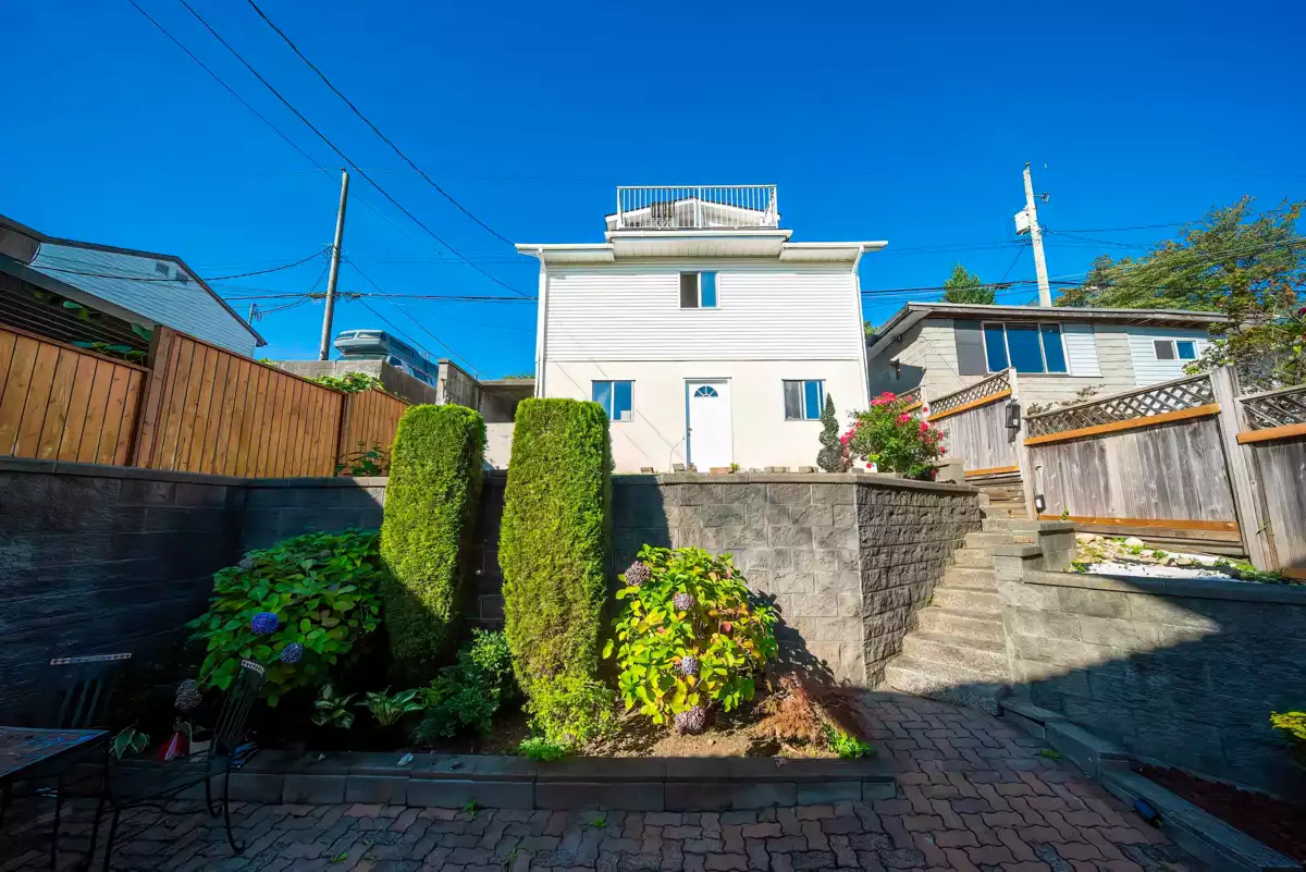 Street View Photo of 125 N Warwick Avenue, Burnaby, BC