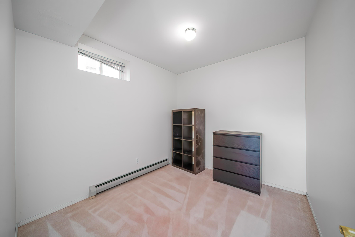 Swimming Pool Photo of 125 N Warwick Avenue, Burnaby, BC