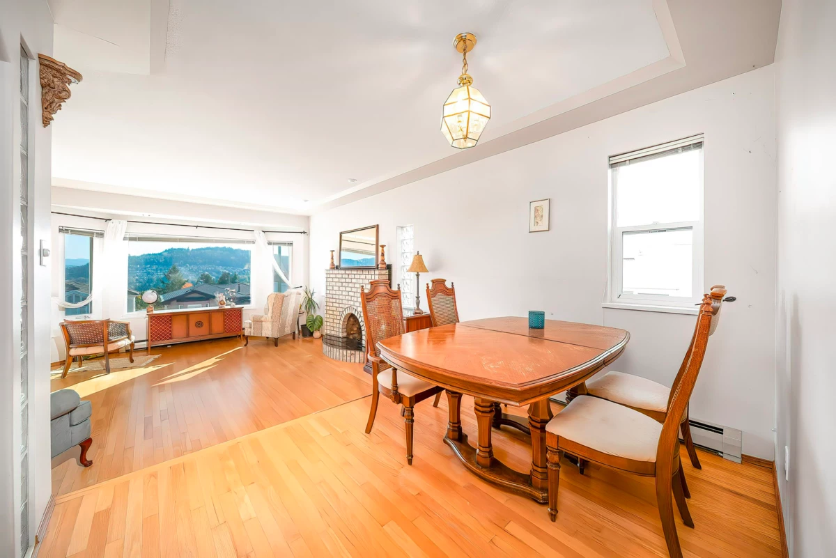 Walk-In Closet Photo of 125 N Warwick Avenue, Burnaby, BC