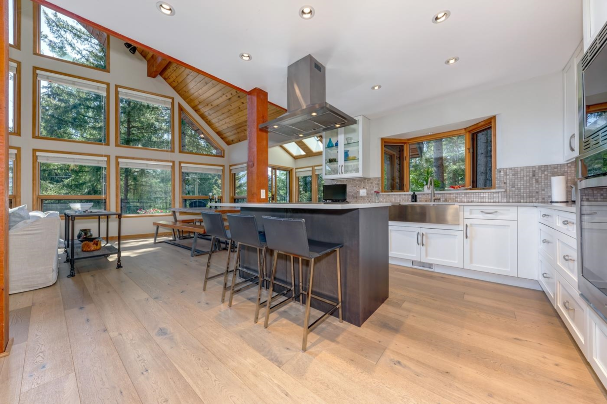 Breakfast Nook Photo of 8505 Matterhorn Drive, Whistler, BC