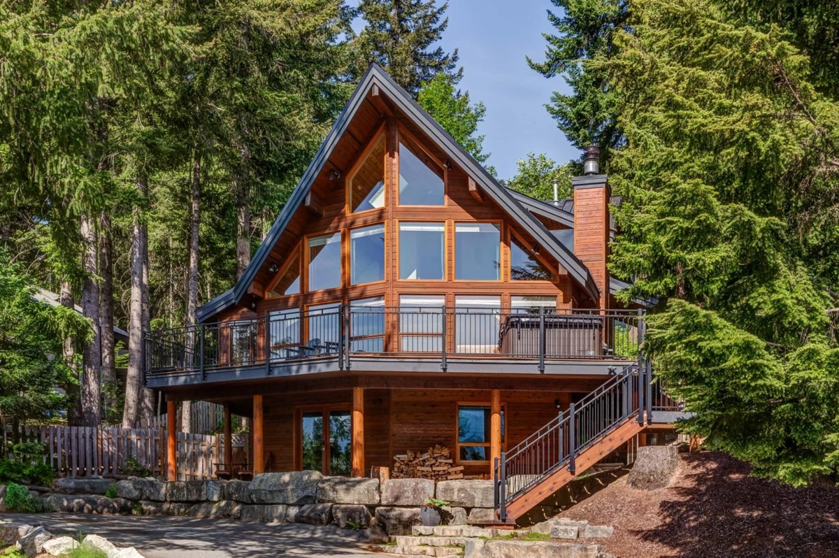 Front Yard Photo of 8505 Matterhorn Drive, Whistler, BC