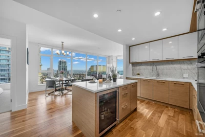 3005 4360 Beresford Street, Burnaby, BC, Burnaby — Apartment/Condo for sale