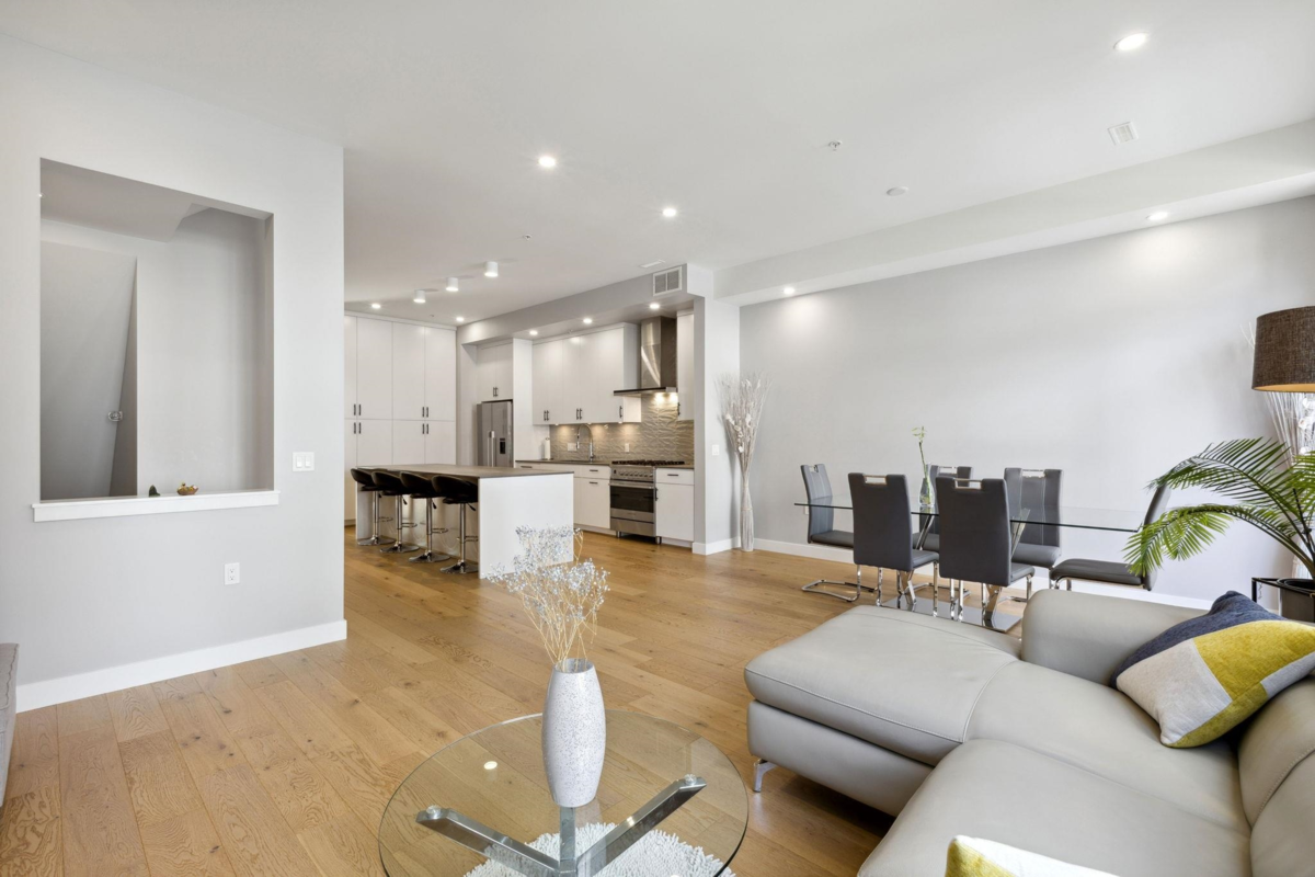 Breakfast Nook Photo of 4684 Capilano Road, North Vancouver, BC