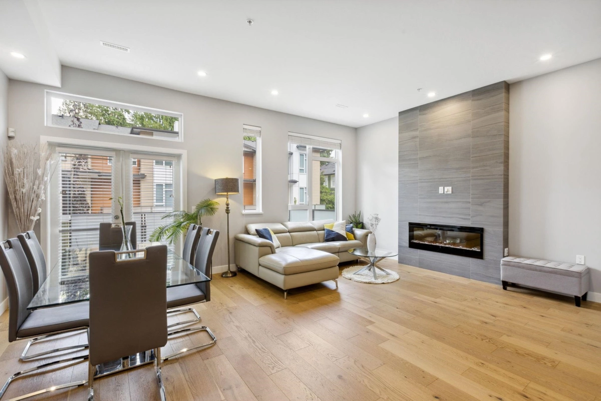 Kitchen Photo of 4684 Capilano Road, North Vancouver, BC