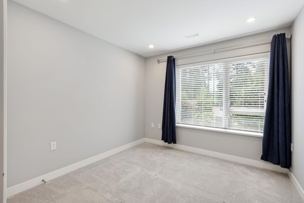 Powder Room Photo of 4684 Capilano Road, North Vancouver, BC