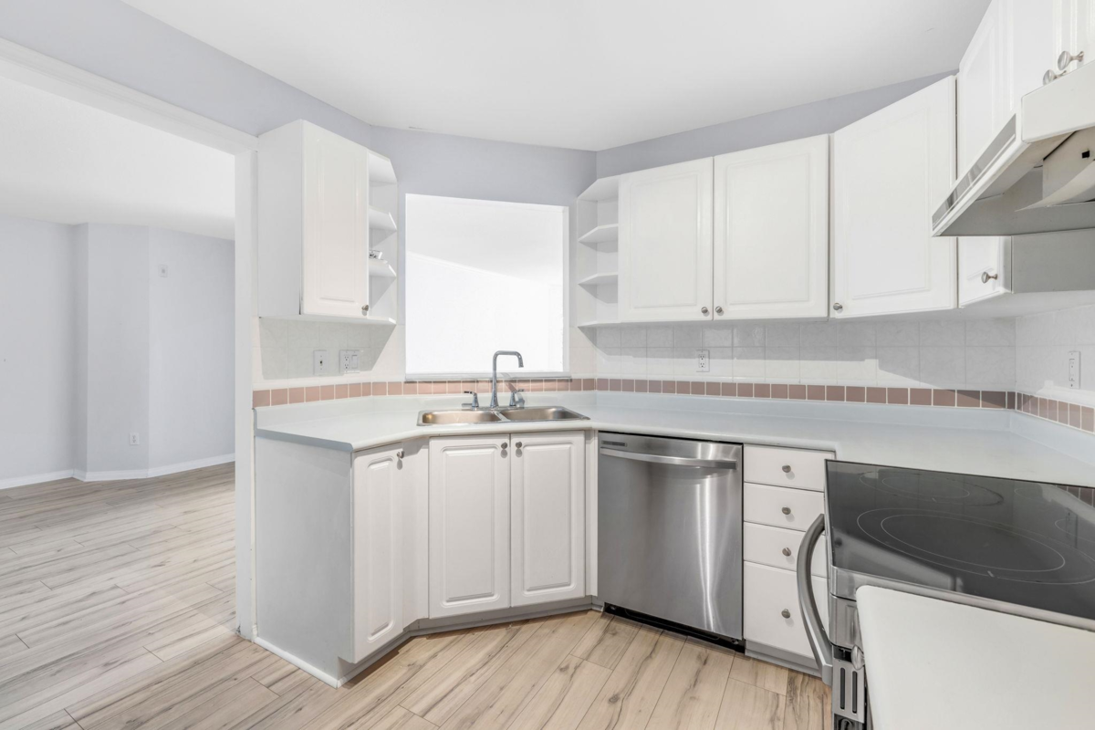 Living Room Photo of 212 7151 121 Street, Surrey, BC