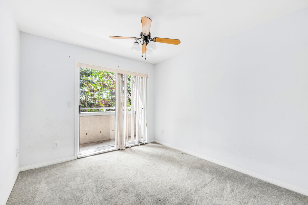 Primary Bathroom Photo of 212 7151 121 Street, Surrey, BC