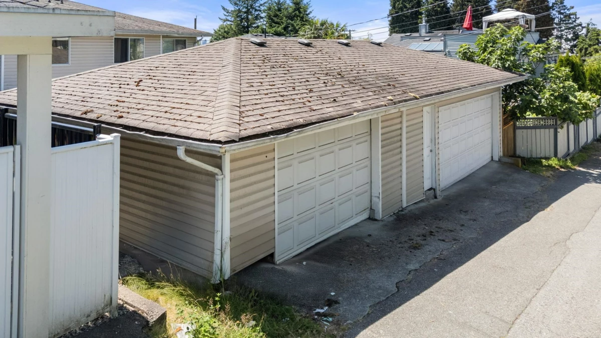 Backyard Photo of 2 460 W 6th Street, North Vancouver, BC