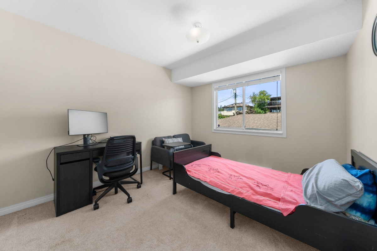 Hallway Photo of 2 460 W 6th Street, North Vancouver, BC