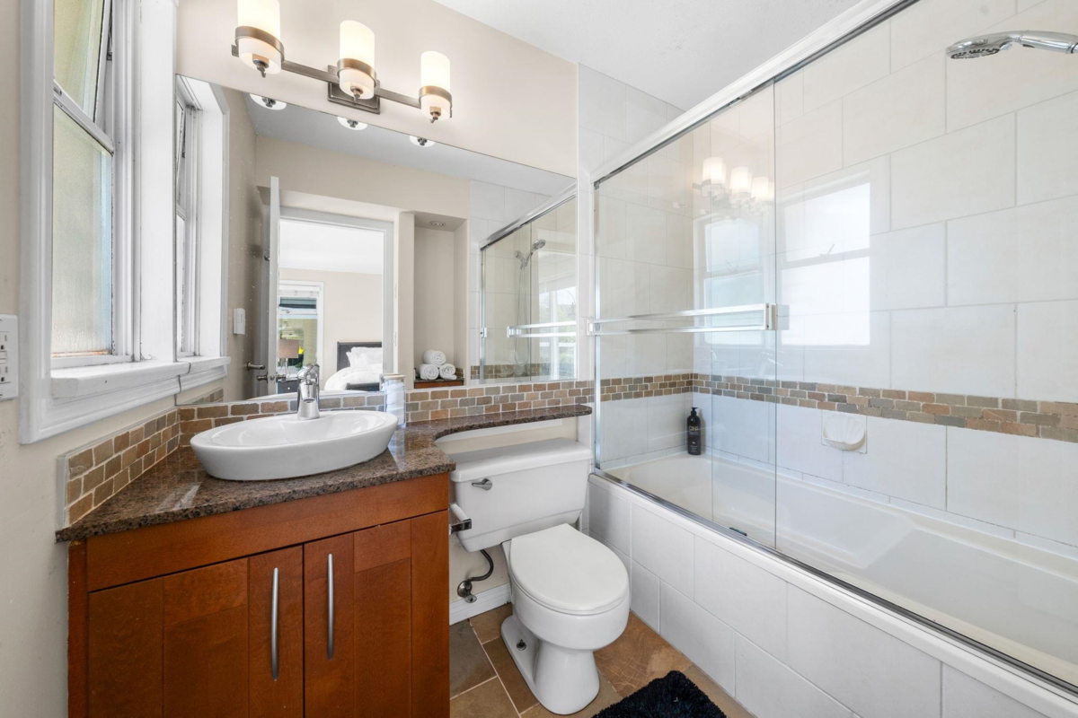 Mudroom Photo of 2 460 W 6th Street, North Vancouver, BC