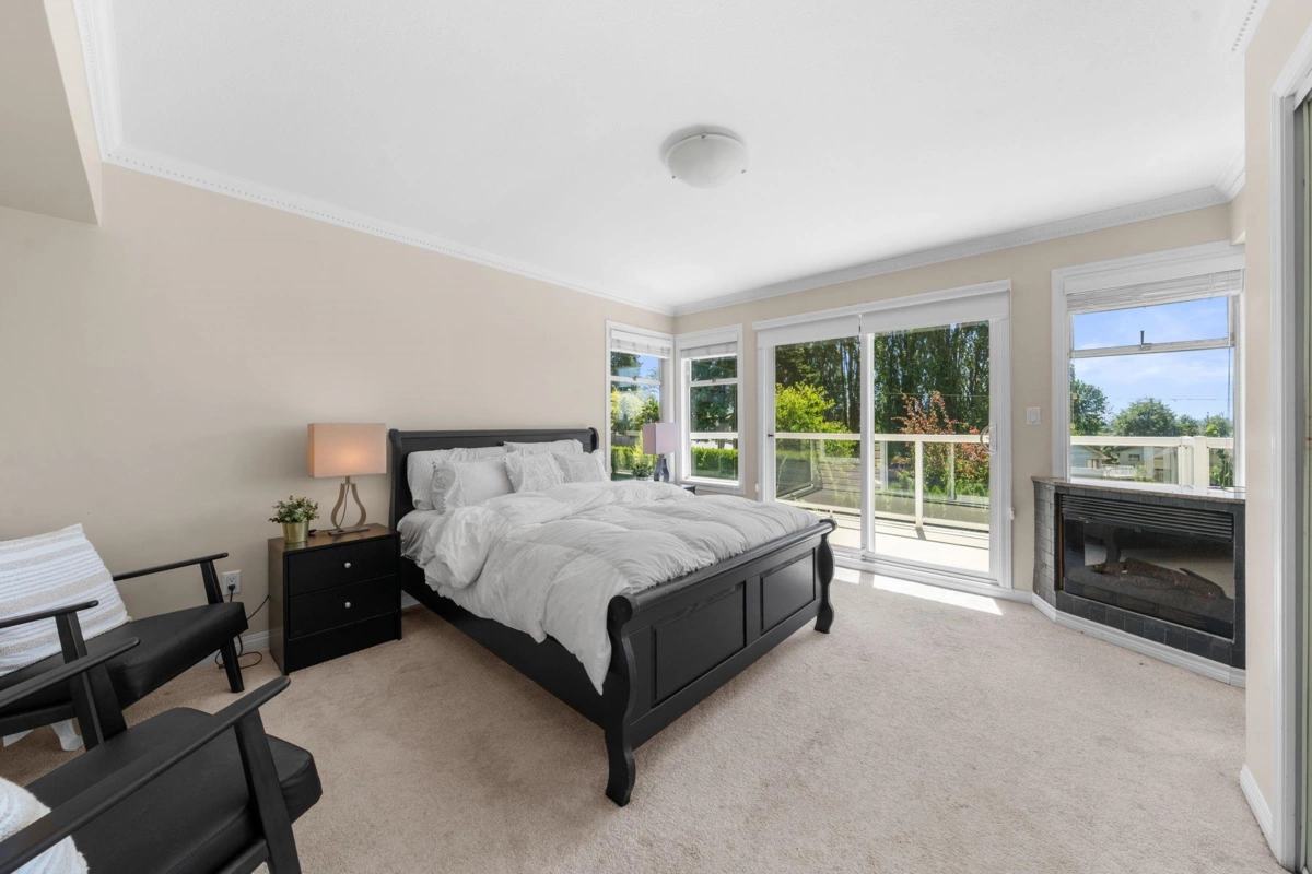 Office / Den Photo of 2 460 W 6th Street, North Vancouver, BC