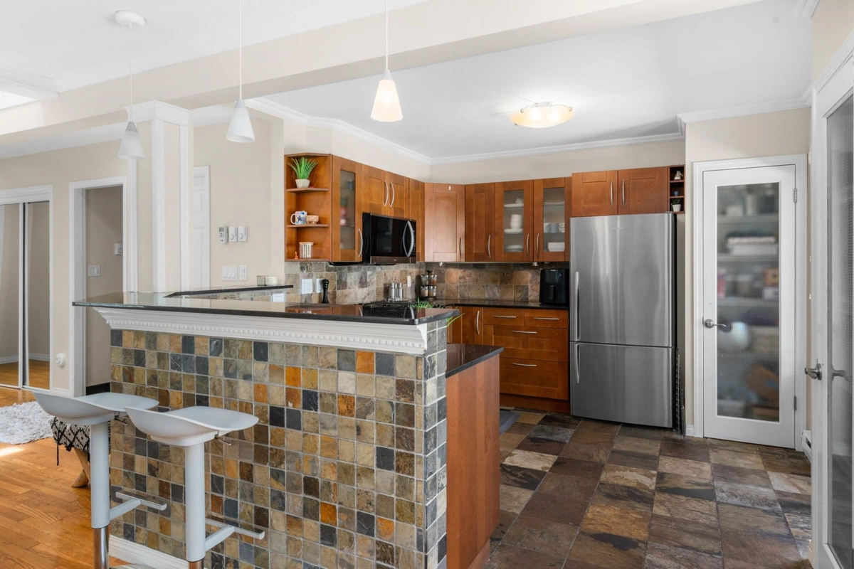 Walk-In Closet Photo of 2 460 W 6th Street, North Vancouver, BC