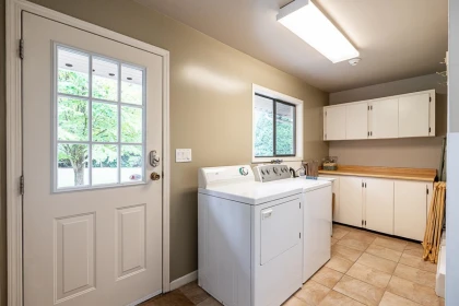 Basement Recreation Room Photo of 10194 173 Street, Surrey, BC