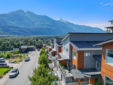 41320 Horizon Drive, Squamish, BC, Squamish — Half Duplex for sale
