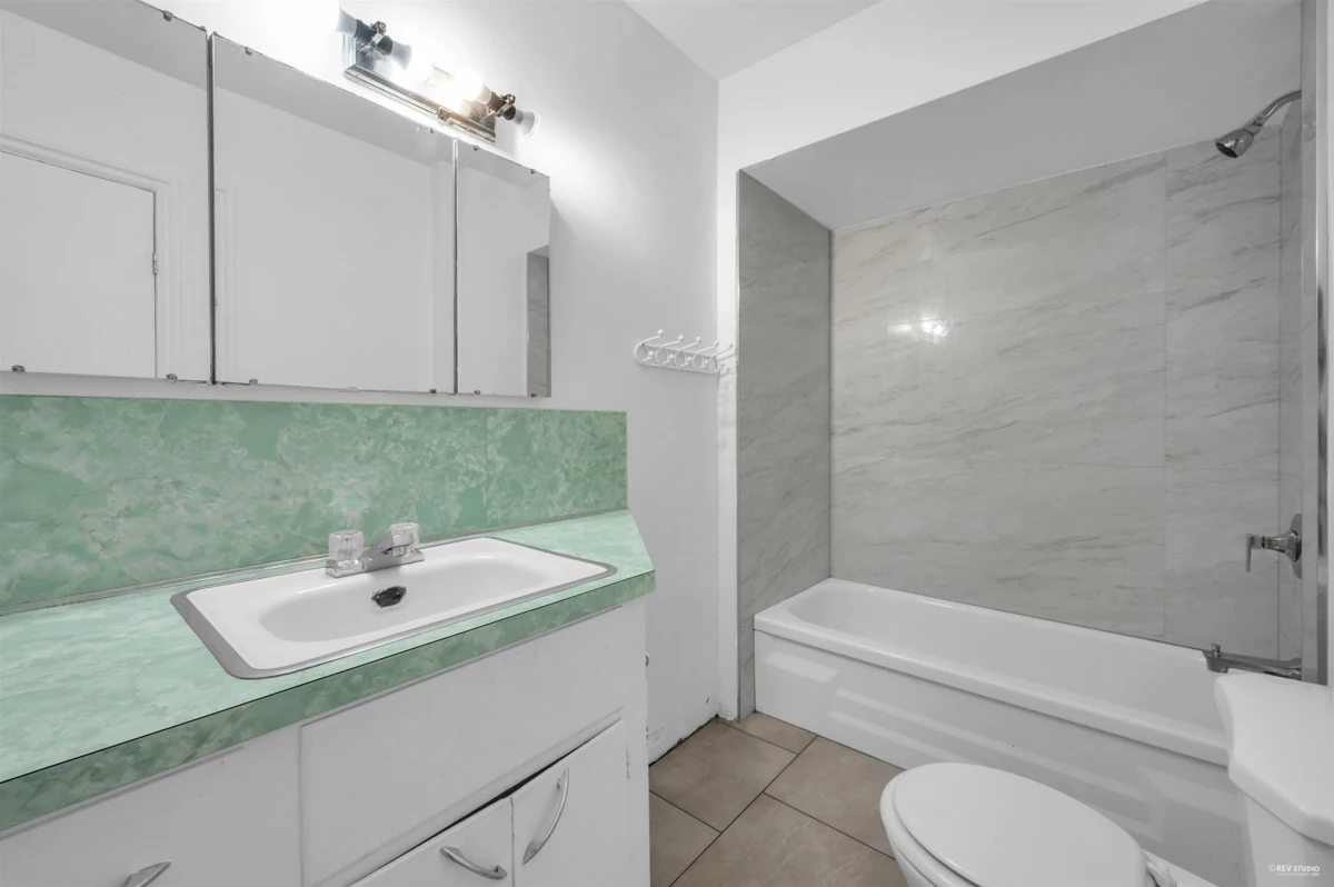 Breakfast Nook Photo of 4021 Graveley Street, Burnaby, BC