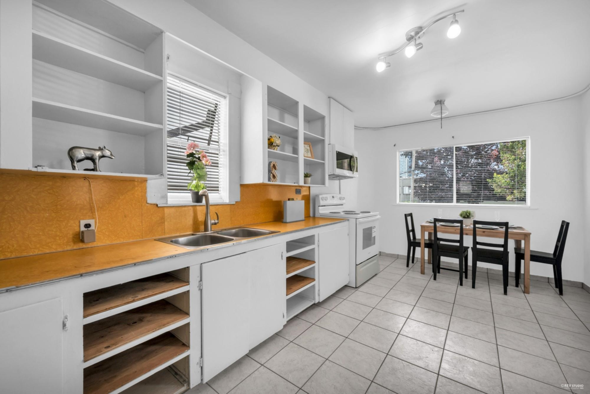 Kitchen Island Photo of 4021 Graveley Street, Burnaby, BC