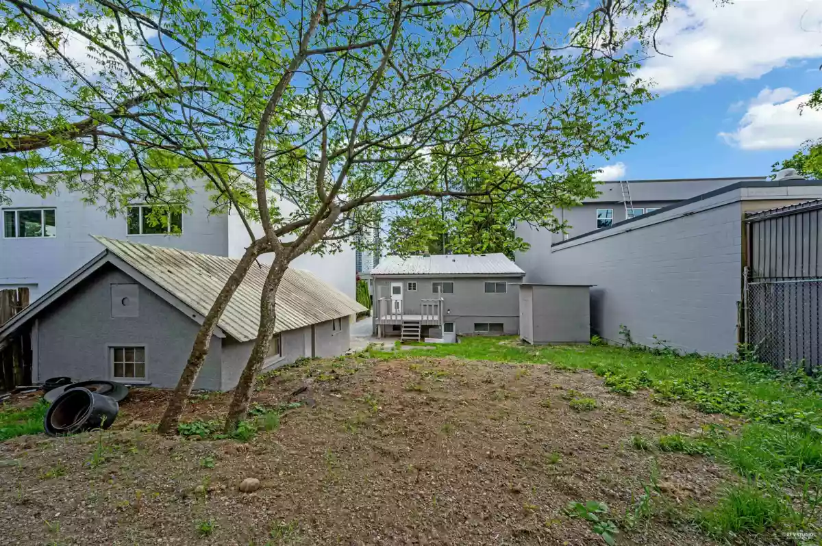 Powder Room Photo of 4021 Graveley Street, Burnaby, BC