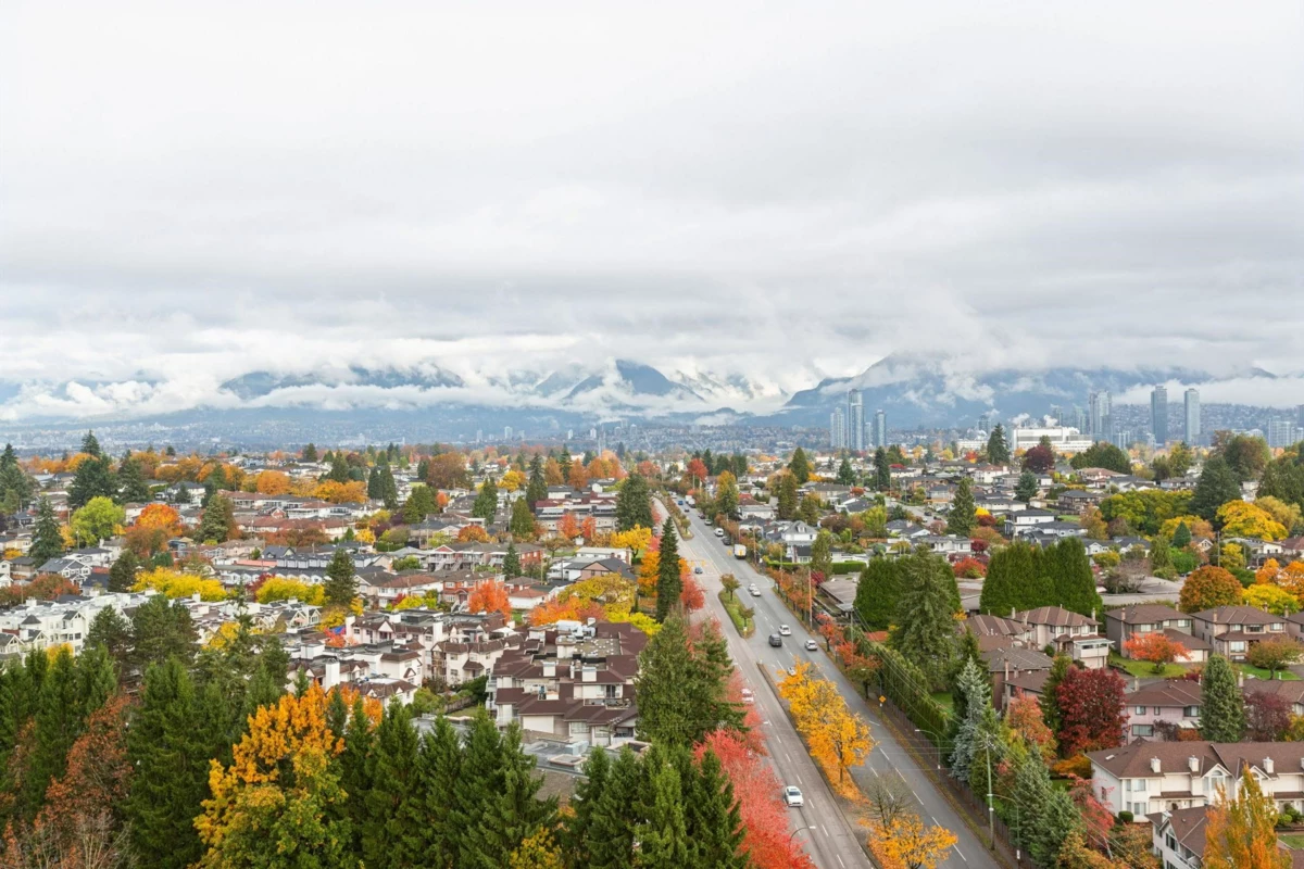 Front Yard Photo of 2003 5515 Boundary Road, Vancouver, BC