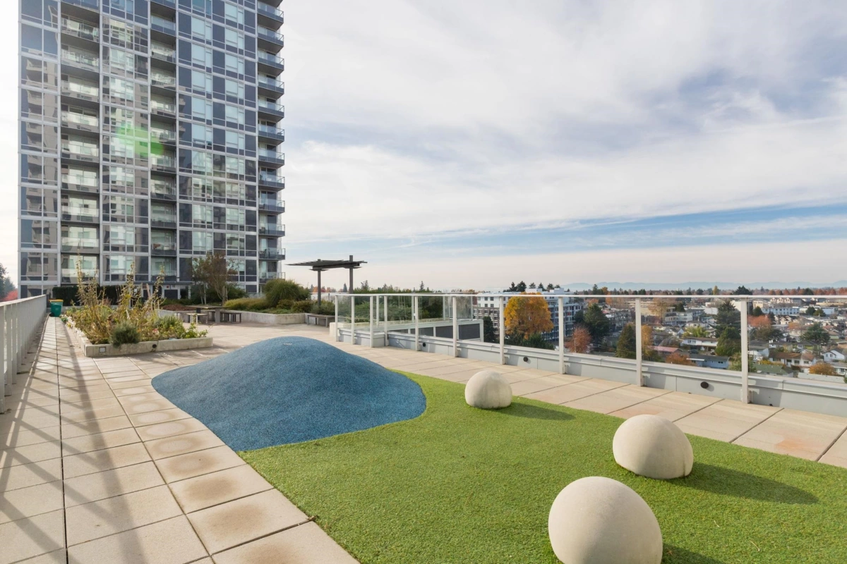 Garden / Landscaping Photo of 2003 5515 Boundary Road, Vancouver, BC