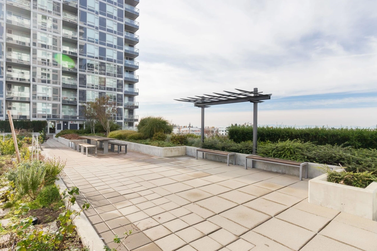 Swimming Pool Photo of 2003 5515 Boundary Road, Vancouver, BC