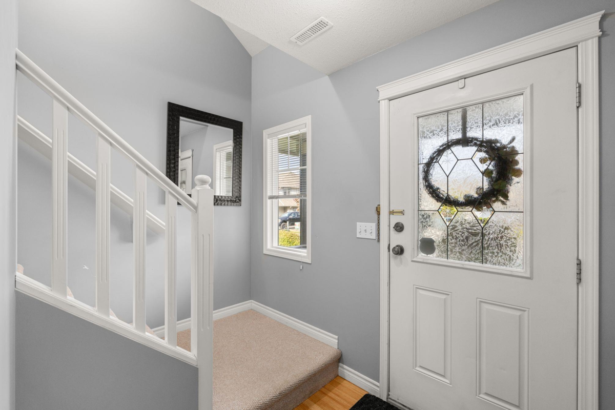 Dining Area Photo of 106 46360 Valleyview Road, Chilliwack, BC