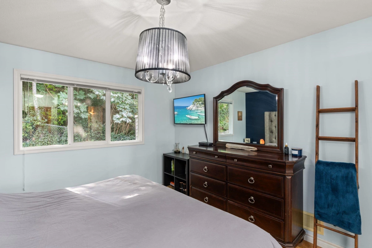 Entry Foyer Photo of 106 46360 Valleyview Road, Chilliwack, BC