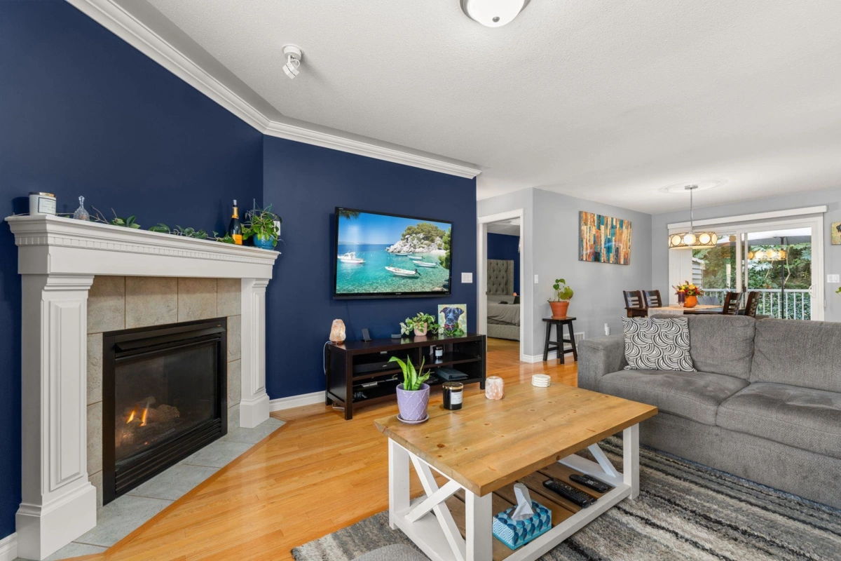 Kitchen Island Photo of 106 46360 Valleyview Road, Chilliwack, BC