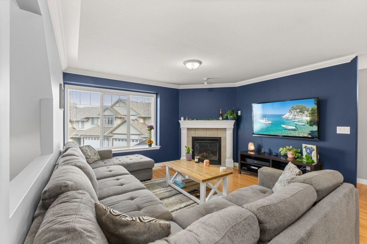 Kitchen Photo of 106 46360 Valleyview Road, Chilliwack, BC