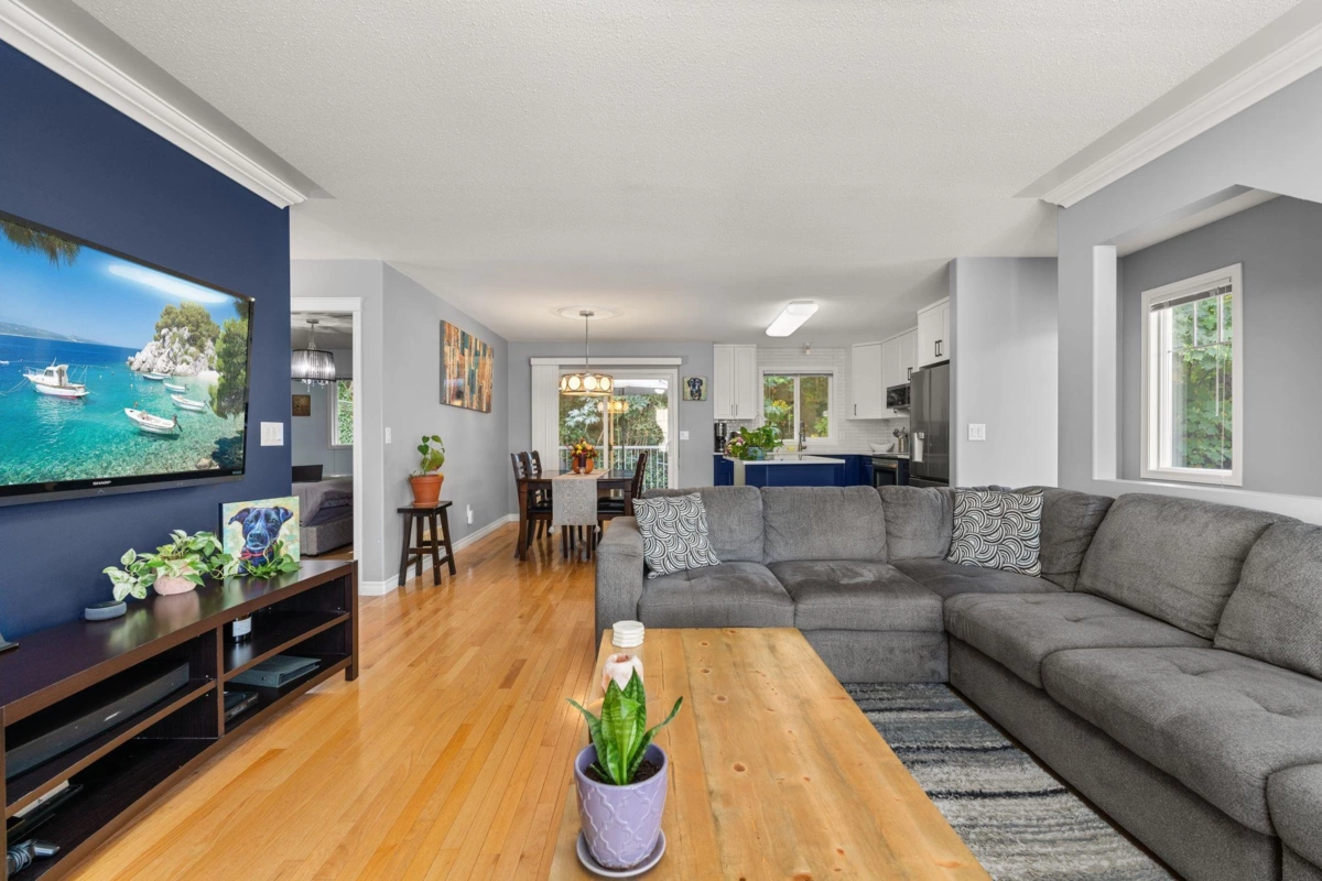 Pantry Photo of 106 46360 Valleyview Road, Chilliwack, BC