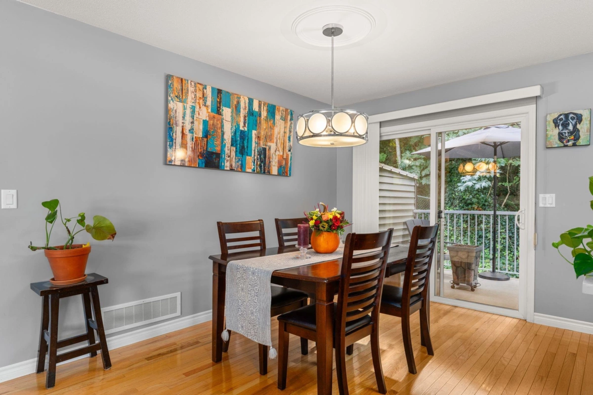 Walk-In Closet Photo of 106 46360 Valleyview Road, Chilliwack, BC