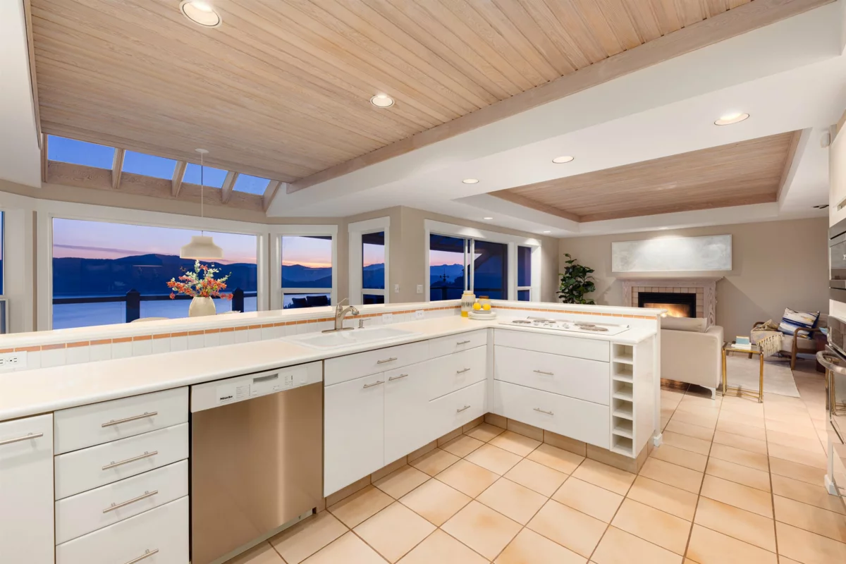 Breakfast Nook Photo of 5433 Monte Bre Place, West Vancouver, BC