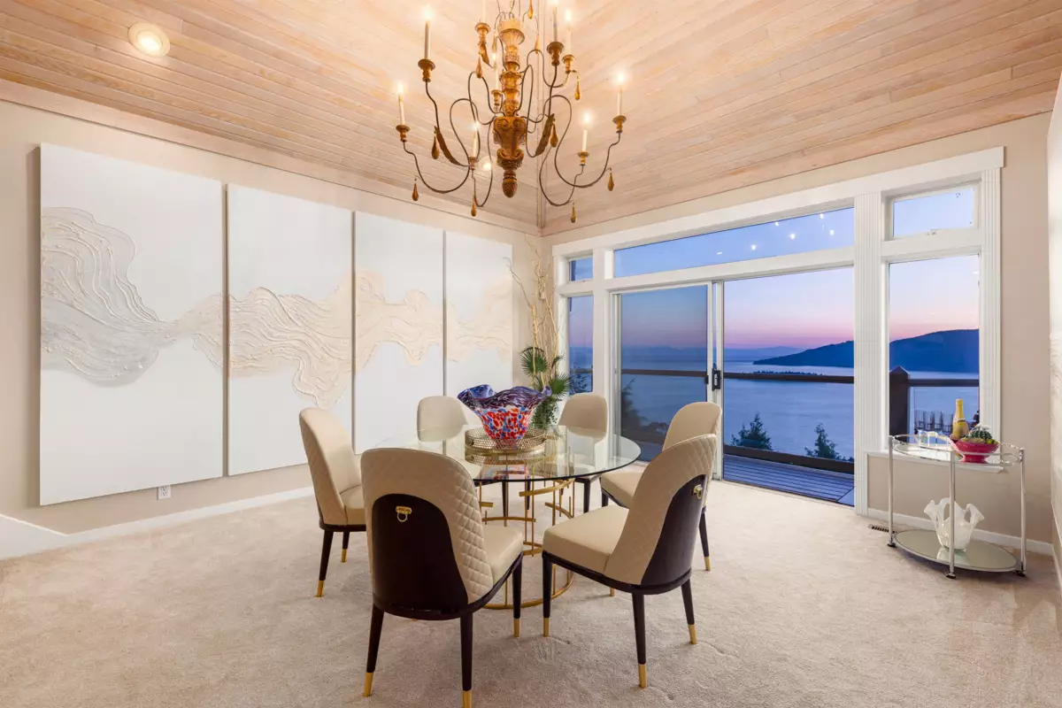 Kitchen Island Photo of 5433 Monte Bre Place, West Vancouver, BC