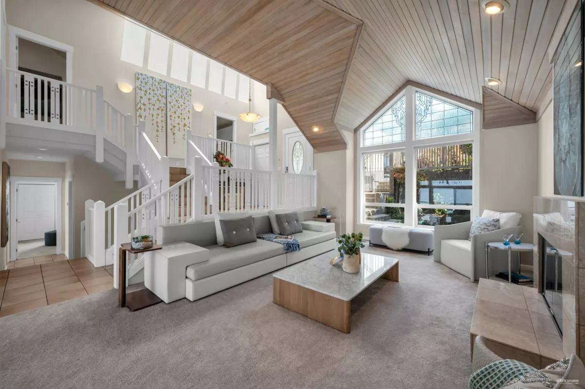 Living Room Photo of 5433 Monte Bre Place, West Vancouver, BC