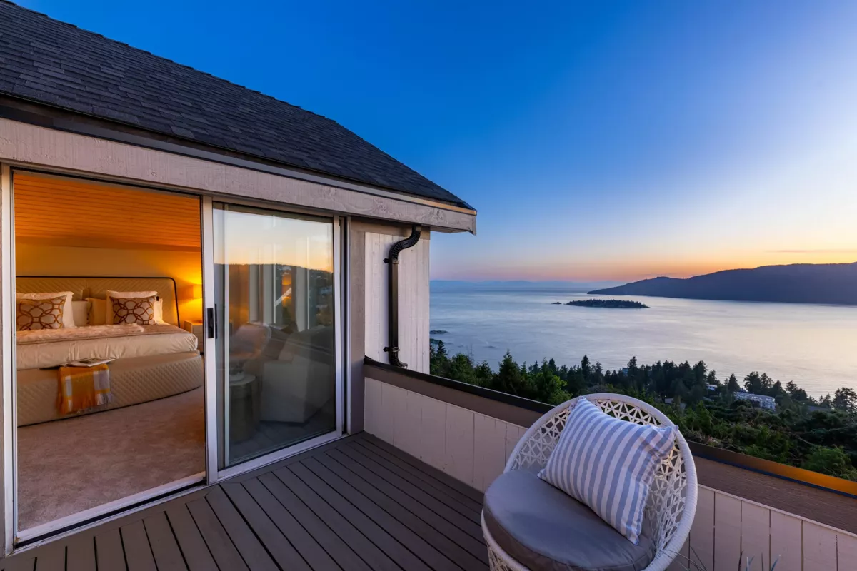 Swimming Pool Photo of 5433 Monte Bre Place, West Vancouver, BC