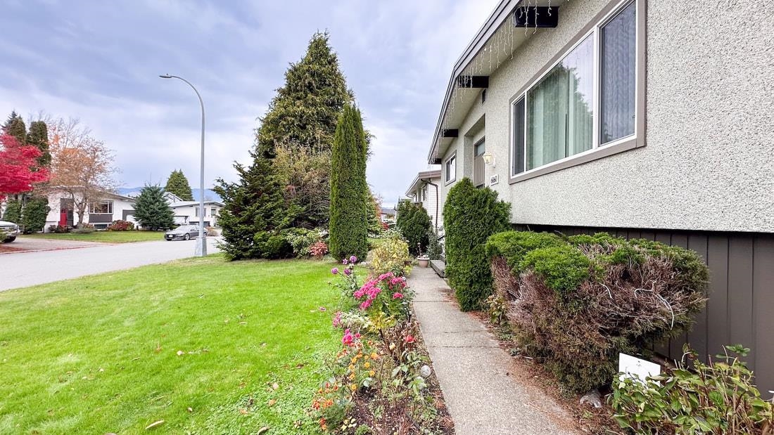 Breakfast Nook Photo of 6060 Glenmore Drive, Chilliwack, BC