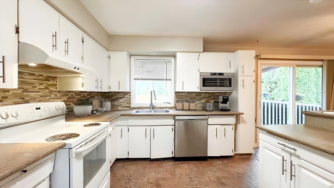 Dining Area Photo of 6060 Glenmore Drive, Chilliwack, BC