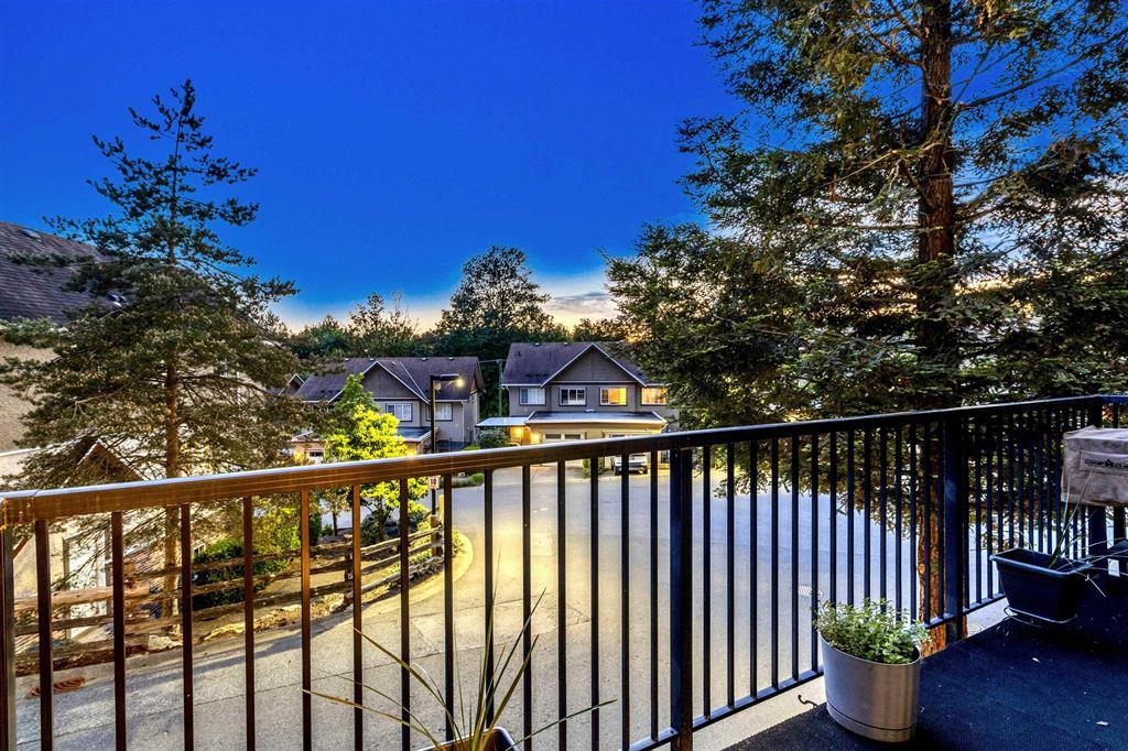 Kitchen Photo of 21 35626 Mckee Road, Abbotsford, BC