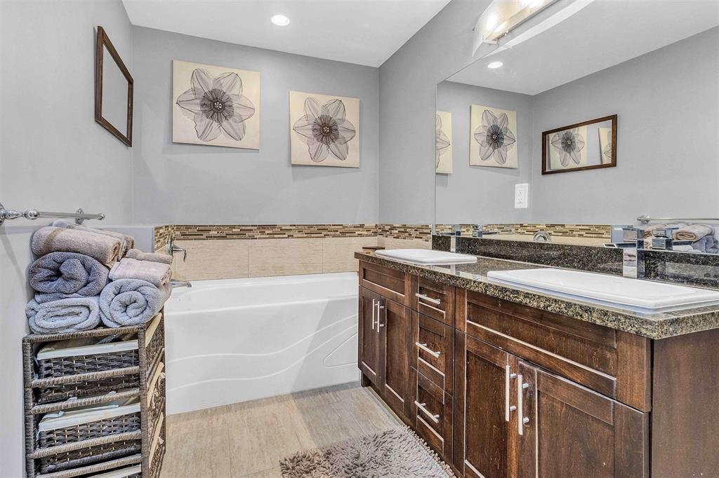 Laundry Room Photo of 21 35626 Mckee Road, Abbotsford, BC