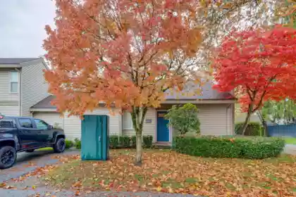 6101 W Greenside Drive, Surrey, BC, Surrey — Townhouse for sale