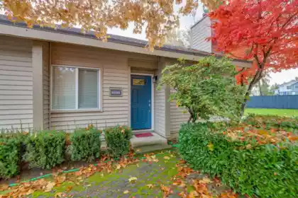 6101 W Greenside Drive, Surrey, BC, Surrey — Townhouse for sale