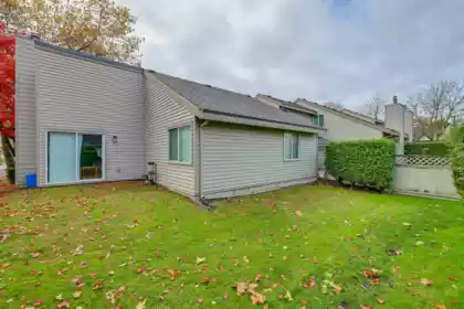 6101 W Greenside Drive, Surrey, BC, Surrey — Townhouse for sale