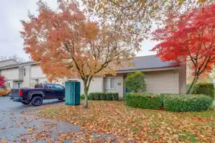 6101 W Greenside Drive, Surrey, BC, Surrey — Townhouse for sale