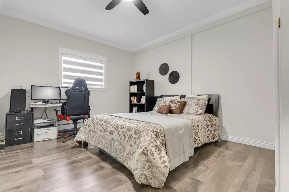 Walk-In Closet Photo of 13185 73 Avenue, Surrey, BC