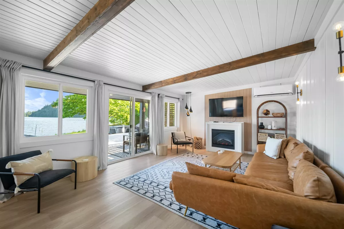 Kitchen Island Photo of 35240 Sward Road, Mission, BC