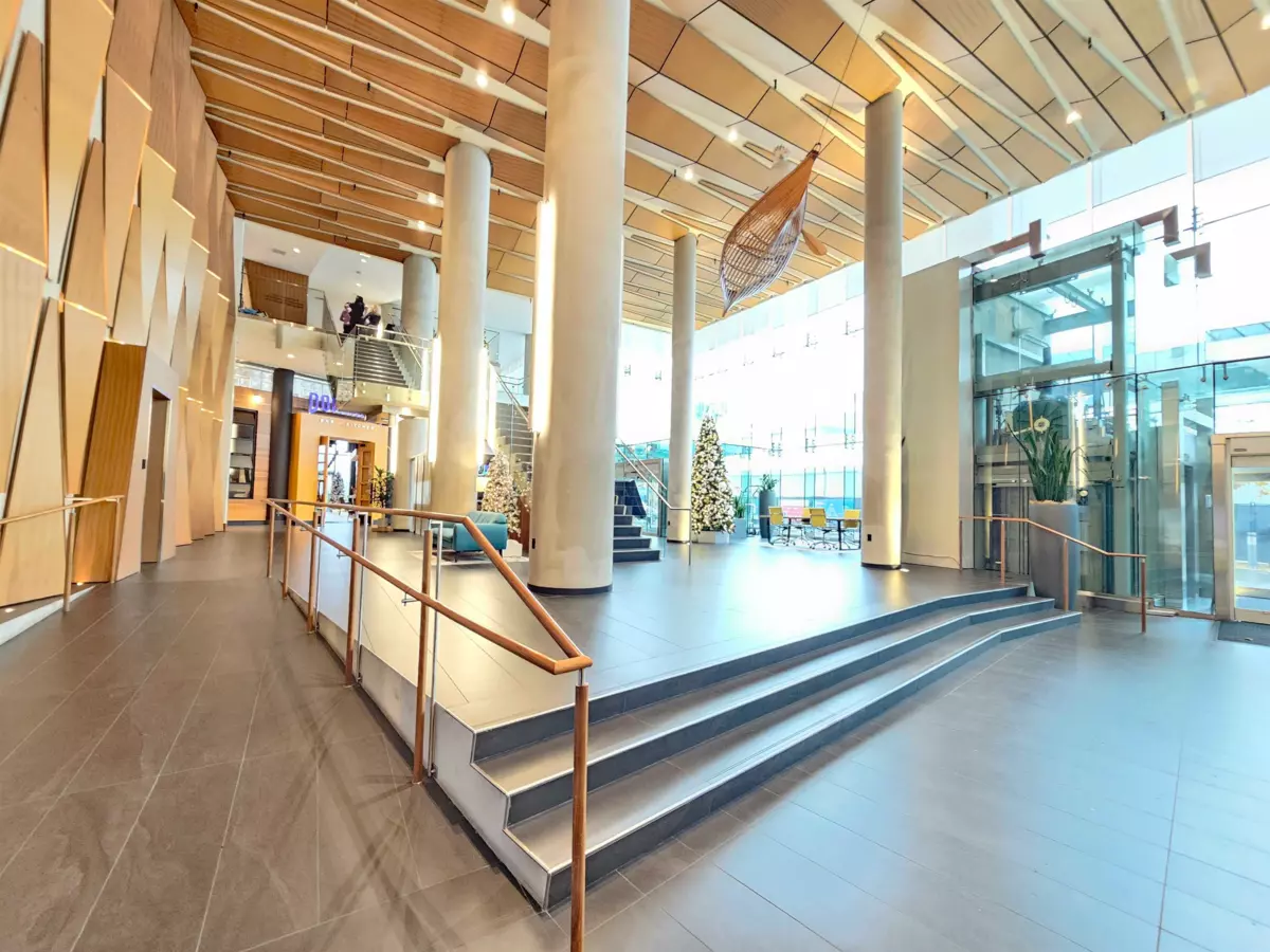 Primary Bathroom Photo of 4004 13495 Central Avenue, Surrey, BC