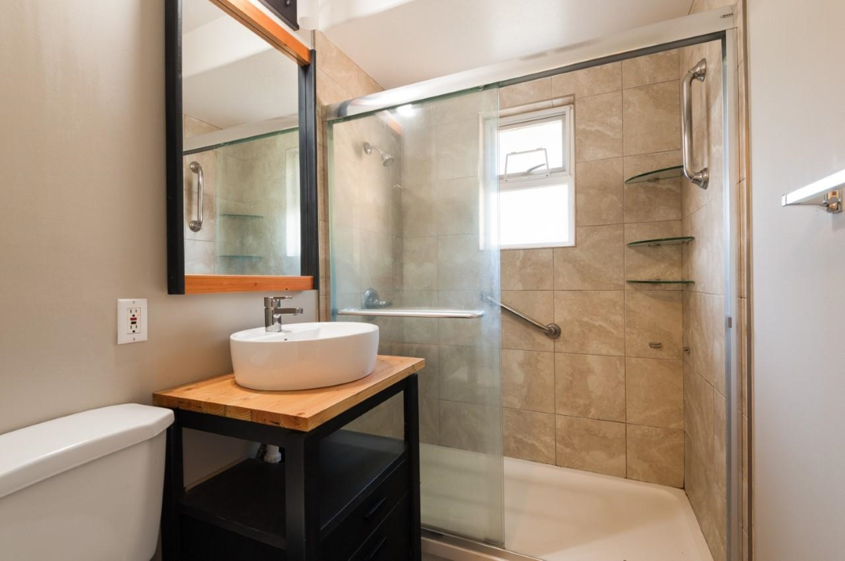 Breakfast Nook Photo of 15661 Roper Avenue, White Rock, BC